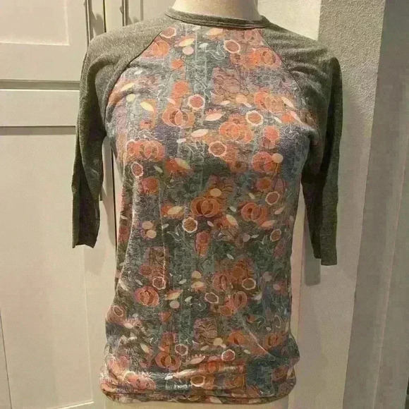Lularoe Tee - Picture 3 of 4